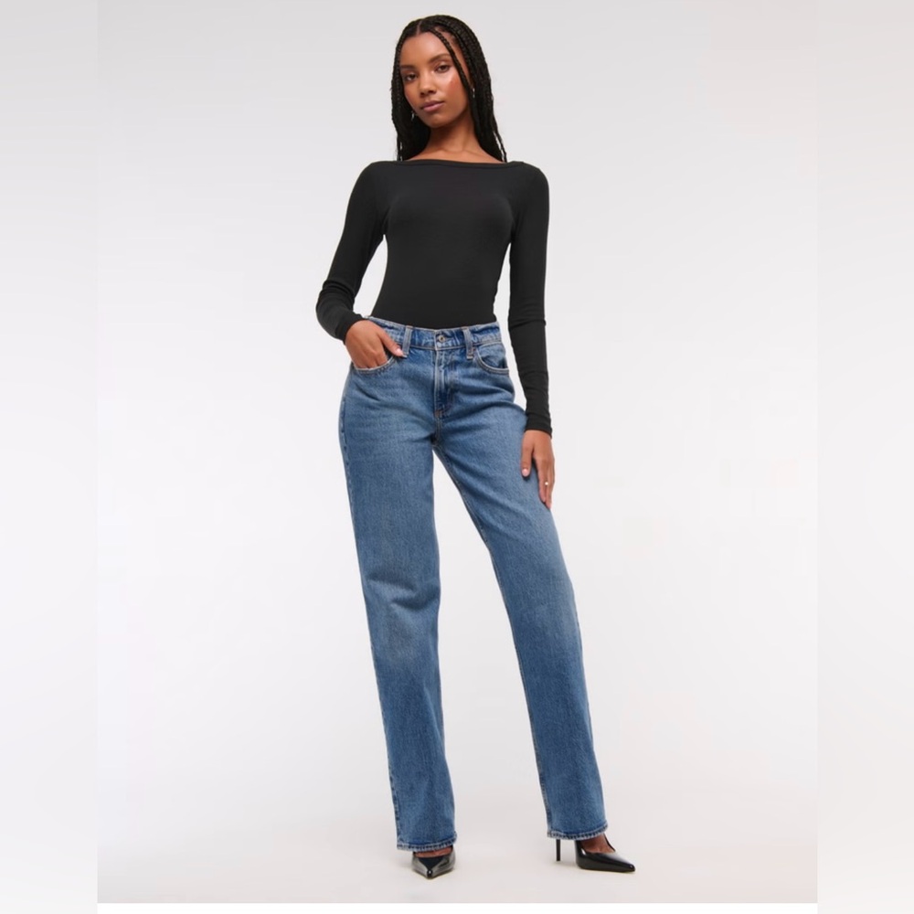 Abercrombie Curve Love The Baggy Low Rise Jeans. Size 28/6